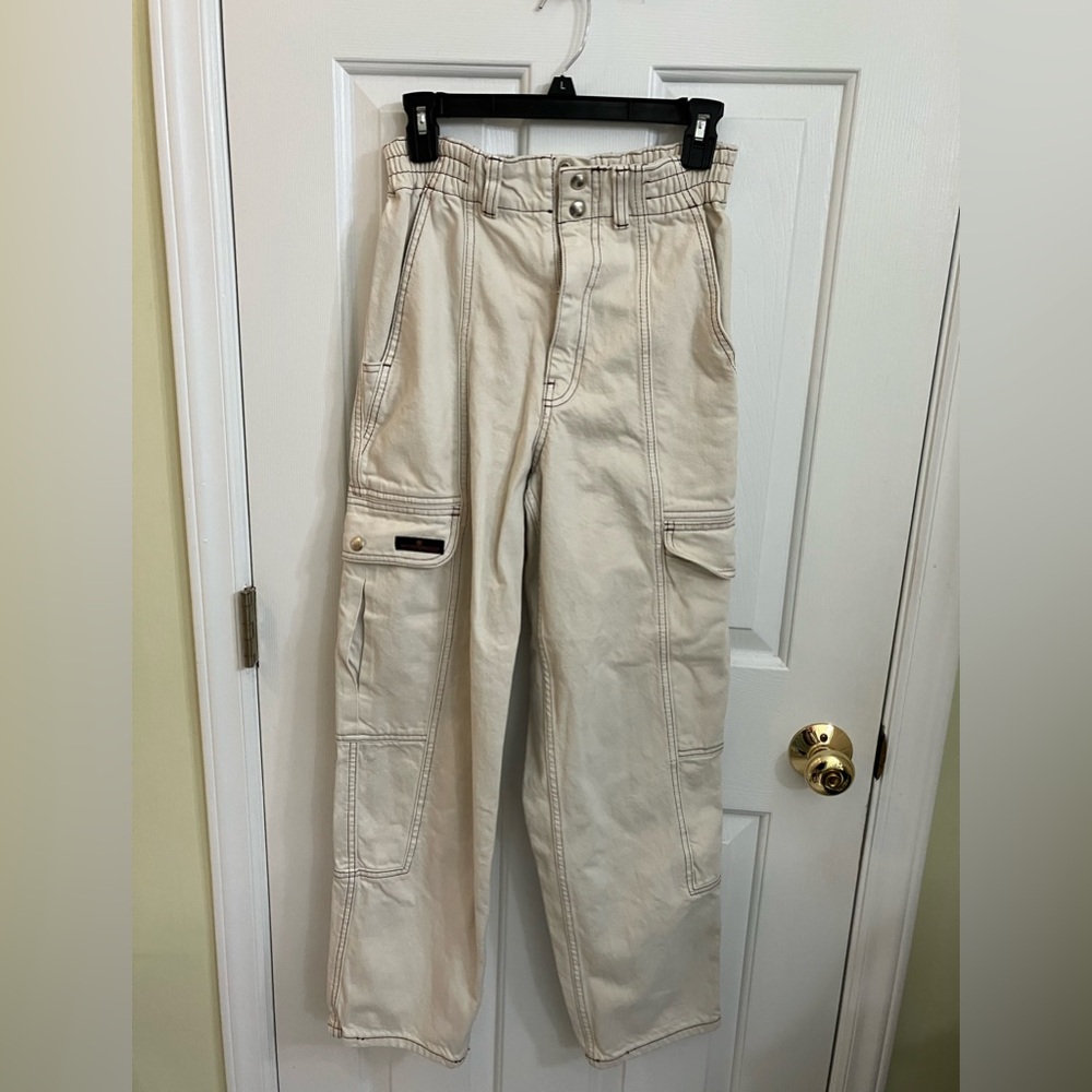 Bdg by urban outfitters high waisted cargo skater jeans. Great condition.